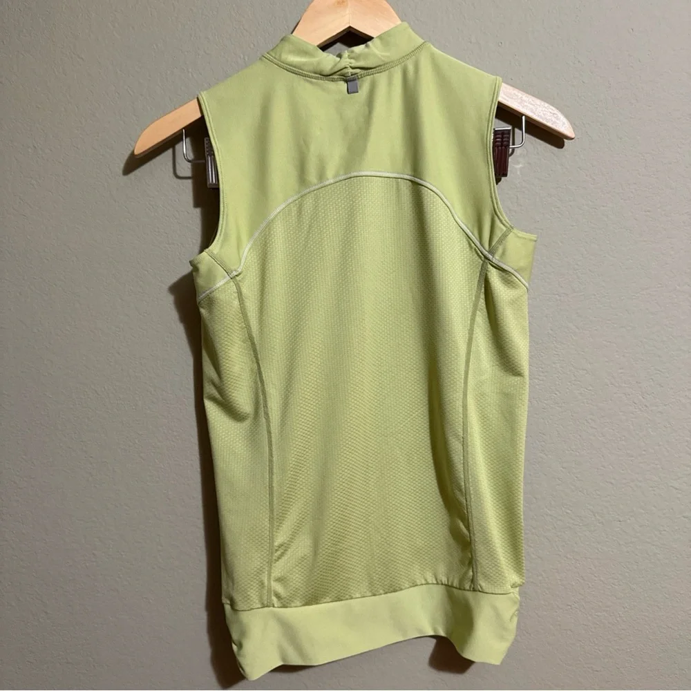 NIKE FitDry▪︎Woman's Performance Top Sz S (4-6) Fitted Slvless 1/4 Zip Front
